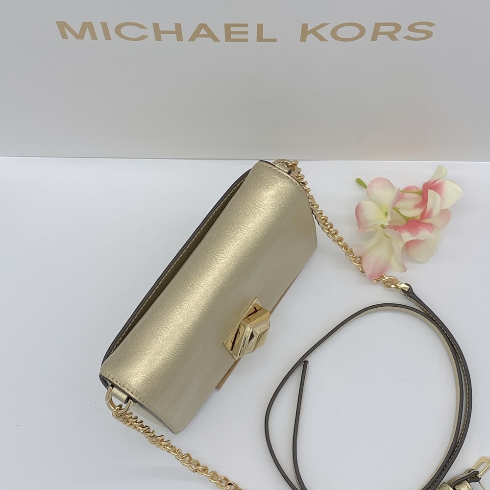 MICHAEL KORS LUNA SMALL CLUTCH XBODY PALE GOLD - Picture 13 of 14
